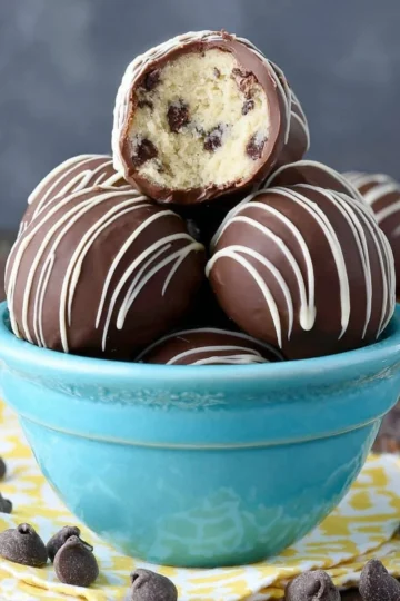 Chocolate chip cookie dough cheesecake balls dessert treat